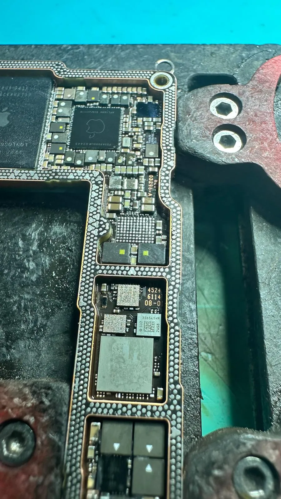 iphone 16 şarj entegresi